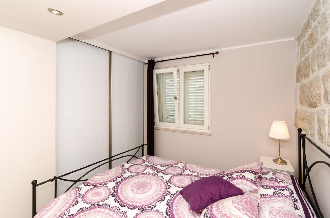 Gaura Apartment *