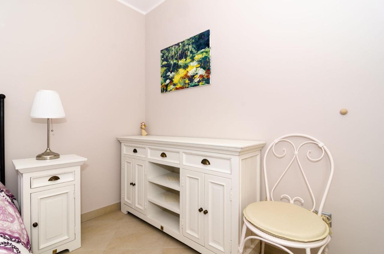 Gaura Apartment *